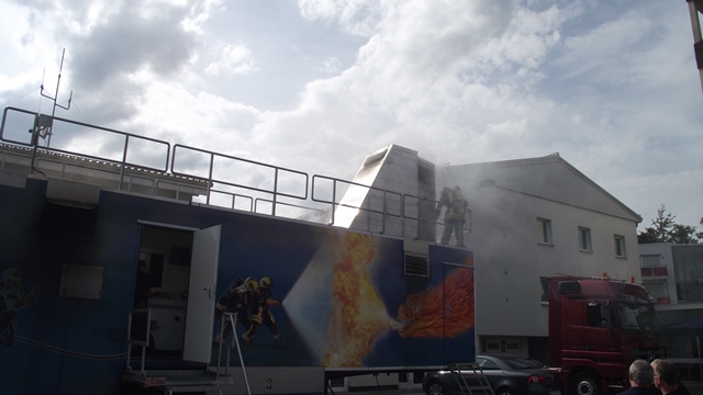 FireDragon im Hof der Hauptfeuerwache